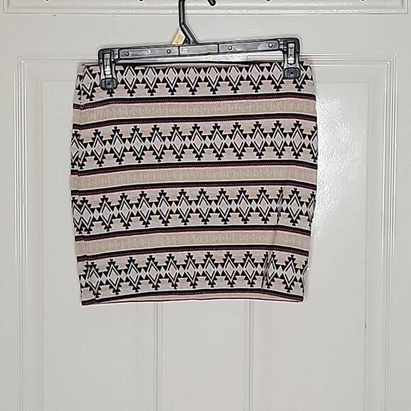 Nollie Aztec beige mini skirt women's size Small - Picture 1 of 3